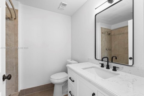 Condo in Deerfield Beach, Florida, 2 bedrooms  № 1994821 - photo 15