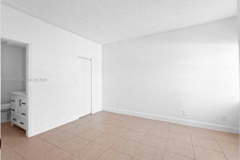 Condo in Deerfield Beach, Florida, 2 bedrooms  № 1994821 - photo 13