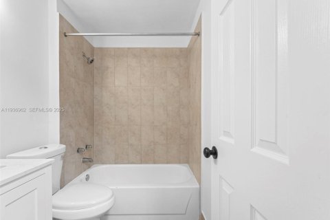 Condo in Deerfield Beach, Florida, 2 bedrooms  № 1994821 - photo 21