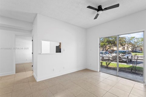 Condo in Deerfield Beach, Florida, 2 bedrooms  № 1994821 - photo 6