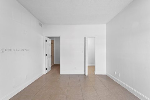 Condo in Deerfield Beach, Florida, 2 bedrooms  № 1994821 - photo 14