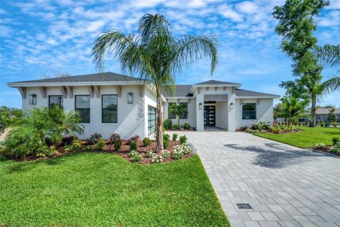 House in Lakeland, Florida 4 bedrooms, 243.68 sq.m. № 1680963 - photo 1