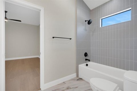 House in Lakeland, Florida 4 bedrooms, 243.68 sq.m. № 1680963 - photo 26