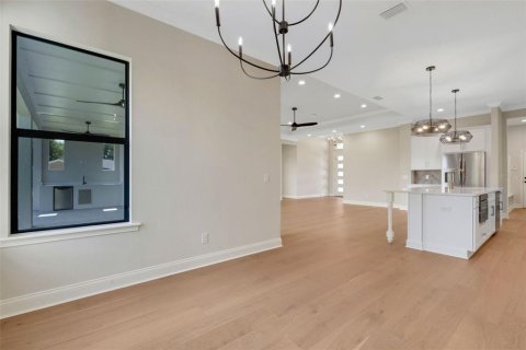 House in Lakeland, Florida 4 bedrooms, 243.68 sq.m. № 1680963 - photo 14