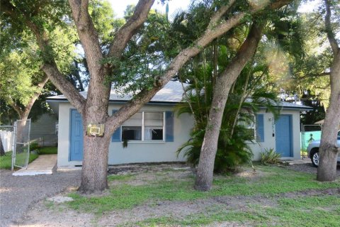 Commercial property in Sarasota, Florida 4 bedrooms, 189.06 sq.m. № 2363290