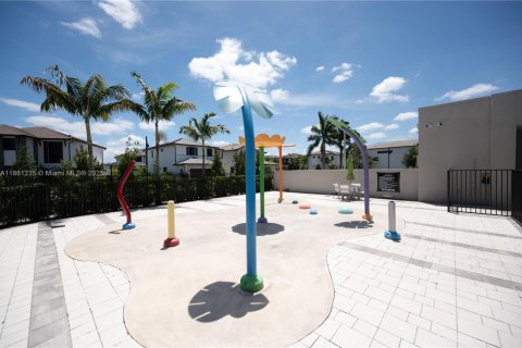 Townhouse in URBANA in Doral, Florida 3 bedrooms, 173.36 sq.m. № 1889354 - photo 30