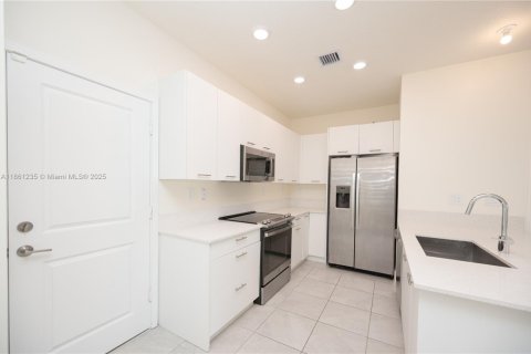 Townhouse in URBANA in Doral, Florida 3 bedrooms, 173.36 sq.m. № 1889354 - photo 26