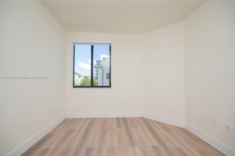 Townhouse in URBANA in Doral, Florida 3 bedrooms, 173.36 sq.m. № 1889354 - photo 16