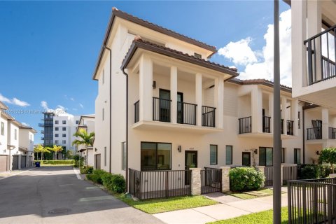 Townhouse in URBANA in Doral, Florida 3 bedrooms, 173.36 sq.m. № 1889354 - photo 3