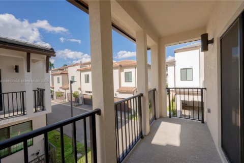 Townhouse in URBANA in Doral, Florida 3 bedrooms, 173.36 sq.m. № 1889354 - photo 6