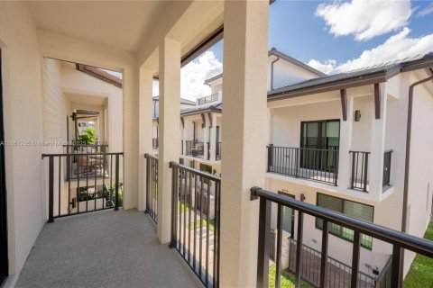 Townhouse in URBANA in Doral, Florida 3 bedrooms, 173.36 sq.m. № 1889354 - photo 5