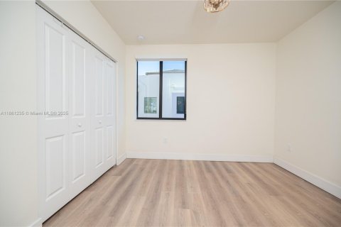 Townhouse in URBANA in Doral, Florida 3 bedrooms, 173.36 sq.m. № 1889354 - photo 14