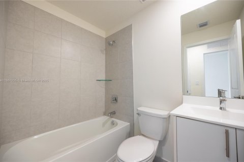 Townhouse in URBANA in Doral, Florida 3 bedrooms, 173.36 sq.m. № 1889354 - photo 13