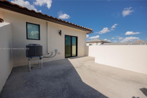 Townhouse in URBANA in Doral, Florida 3 bedrooms, 173.36 sq.m. № 1889354 - photo 8