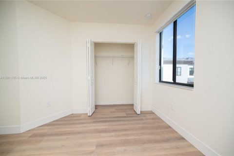 Townhouse in URBANA in Doral, Florida 3 bedrooms, 173.36 sq.m. № 1889354 - photo 11