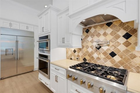 House in Lakeland, Florida 6 bedrooms, 482.44 sq.m. № 2419308 - photo 12