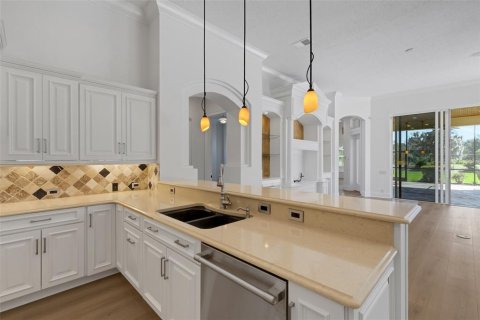 House in Lakeland, Florida 6 bedrooms, 482.44 sq.m. № 2419308 - photo 15