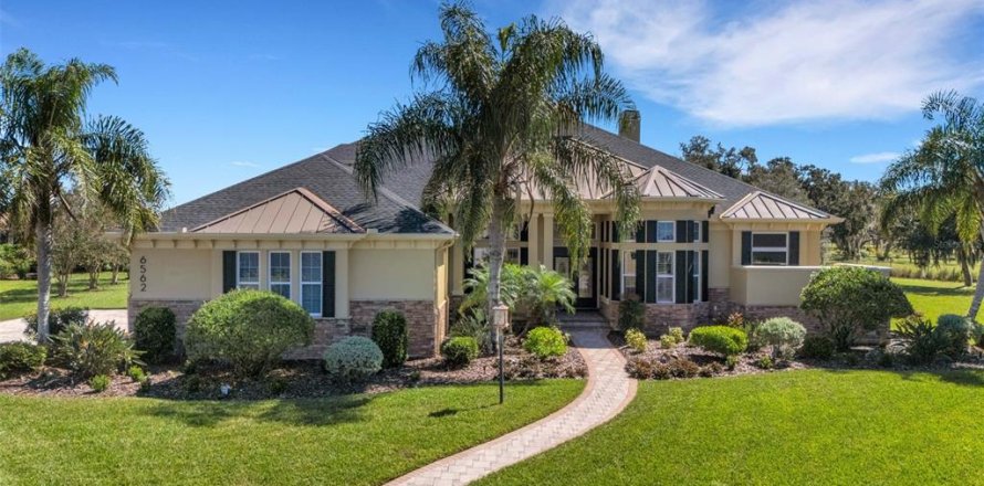 House in Lakeland, Florida 6 bedrooms, 482.44 sq.m. № 2419308
