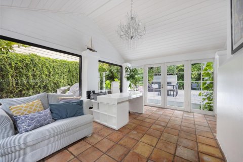 House in Miami, Florida 2 bedrooms, 148.46 sq.m. № 1923012 - photo 15