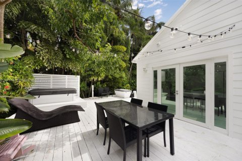 House in Miami, Florida 2 bedrooms, 148.46 sq.m. № 1923012 - photo 22
