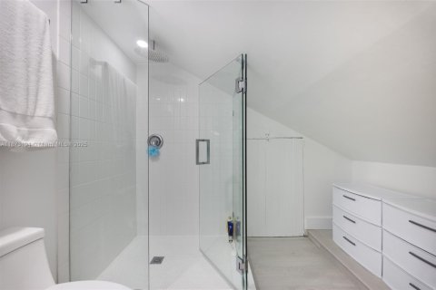 House in Miami, Florida 2 bedrooms, 148.46 sq.m. № 1923012 - photo 19