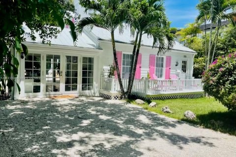 House in Miami, Florida 2 bedrooms, 148.46 sq.m. № 1923012 - photo 1