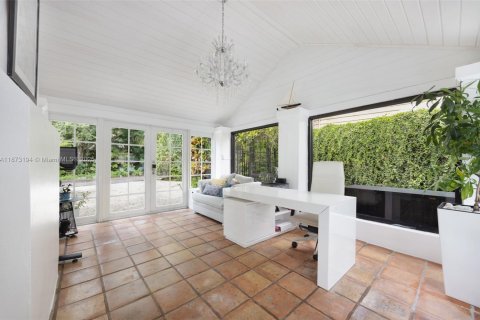 House in Miami, Florida 2 bedrooms, 148.46 sq.m. № 1923012 - photo 14