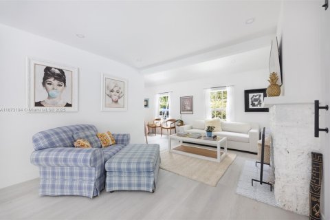 House in Miami, Florida 2 bedrooms, 148.46 sq.m. № 1923012 - photo 8