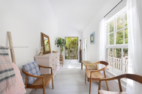 House in Miami, Florida 2 bedrooms, 148.46 sq.m. № 1923012 - photo 3