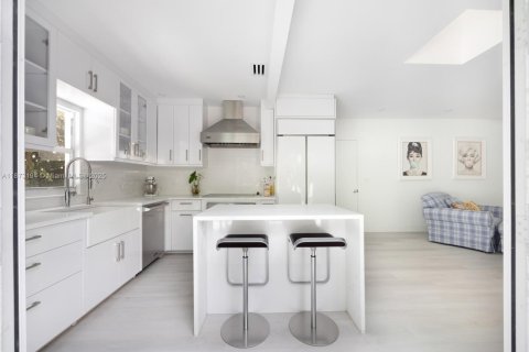 House in Miami, Florida 2 bedrooms, 148.46 sq.m. № 1923012 - photo 5