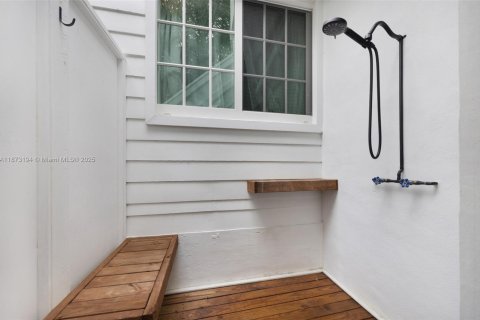 House in Miami, Florida 2 bedrooms, 148.46 sq.m. № 1923012 - photo 21