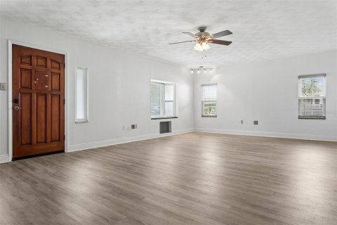 Купить виллу или дом в Тампа, Флорида 8 комнат, 160.91м2, № 2216915 - фото 6