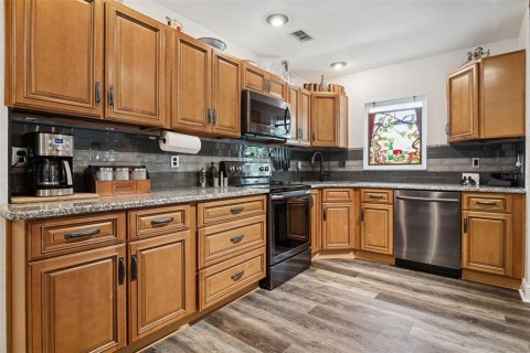 Купить виллу или дом в Тампа, Флорида 8 комнат, 160.91м2, № 2216915 - фото 3