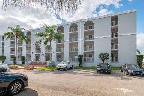 Copropriété à louer à Pembroke Pines, Floride: 2 chambres, 102.19 m2 № 2181326 - photo 3