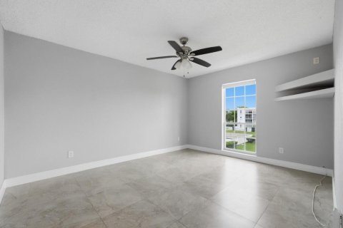 Copropriété à louer à Pembroke Pines, Floride: 2 chambres, 102.19 m2 № 2181326 - photo 4