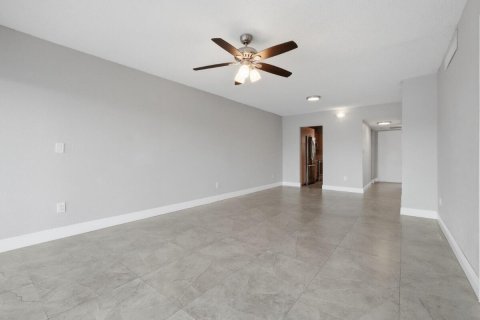 Copropriété à louer à Pembroke Pines, Floride: 2 chambres, 102.19 m2 № 2181326 - photo 13