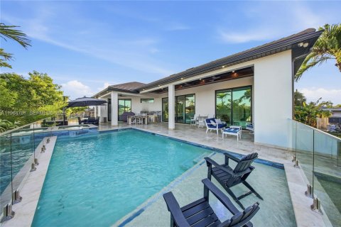 Casa en venta en Cape Coral, Florida, 4 dormitorios, 301.1 m2 № 2026075 - foto 2