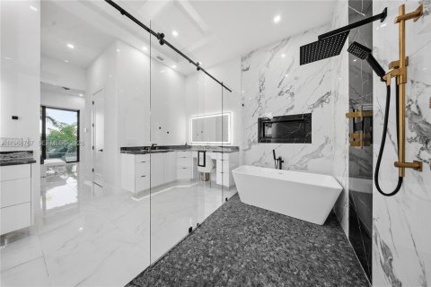 Casa en venta en Cape Coral, Florida, 4 dormitorios, 301.1 m2 № 2026075 - foto 25