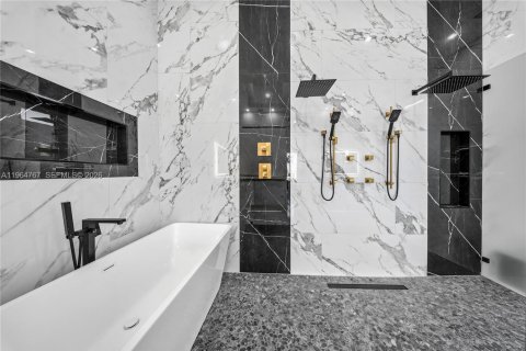 Casa en venta en Cape Coral, Florida, 4 dormitorios, 301.1 m2 № 2026075 - foto 24