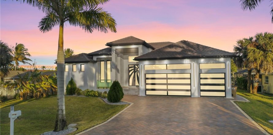 Casa en Cape Coral, Florida 4 dormitorios, 301.1 m2 № 2026075