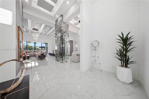 Casa en venta en Cape Coral, Florida, 4 dormitorios, 301.1 m2 № 2026075 - foto 7