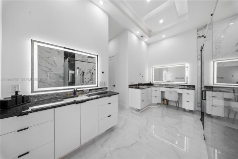 Casa en venta en Cape Coral, Florida, 4 dormitorios, 301.1 m2 № 2026075 - foto 27