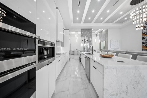 Casa en venta en Cape Coral, Florida, 4 dormitorios, 301.1 m2 № 2026075 - foto 15