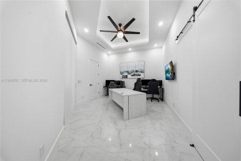 Casa en venta en Cape Coral, Florida, 4 dormitorios, 301.1 m2 № 2026075 - foto 18