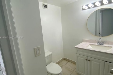 Condo in Hallandale Beach, Florida, 2 bedrooms  № 2152441 - photo 6