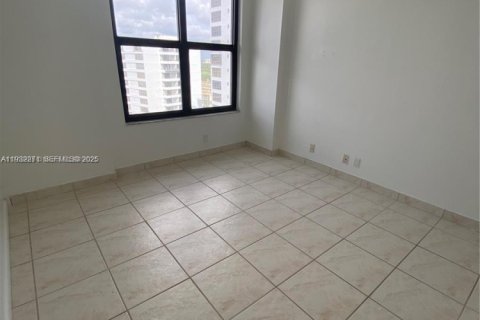 Condo in Hallandale Beach, Florida, 2 bedrooms  № 2152441 - photo 8