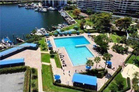 Condo in Hallandale Beach, Florida, 2 bedrooms  № 2152441 - photo 3