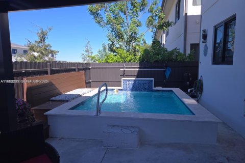 Снять в аренду виллу или дом в Флорида-Сити, Флорида 5 спален, 176.7м2, № 2006584 - фото 3