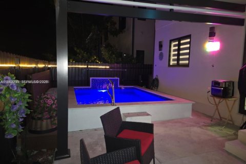 Снять в аренду виллу или дом в Флорида-Сити, Флорида 5 спален, 176.7м2, № 2006584 - фото 2