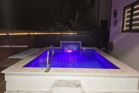 Дом в Флорида-Сити, Флорида 5 спален, 176.7м2 № 2006584